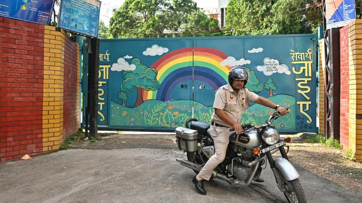 bomb hoax in delhi schools